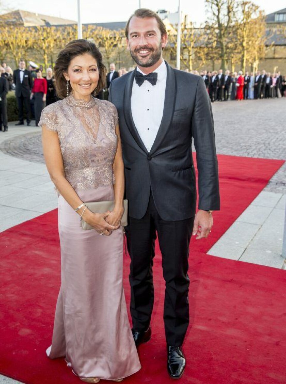 Grevinde Alexandra og Martin Jørgensen ved en festforestilling i Aarhus i anledning af dronning Margrethes 75-års fødselsdag. (Foto: Niels Henrik Dam) Grevinde Alexandra og Martin Jørgensen ved en festforestilling i Aarhus i anledning af dronning Margrethes 75-års fødselsdag. (Foto: Niels Henrik Dam)