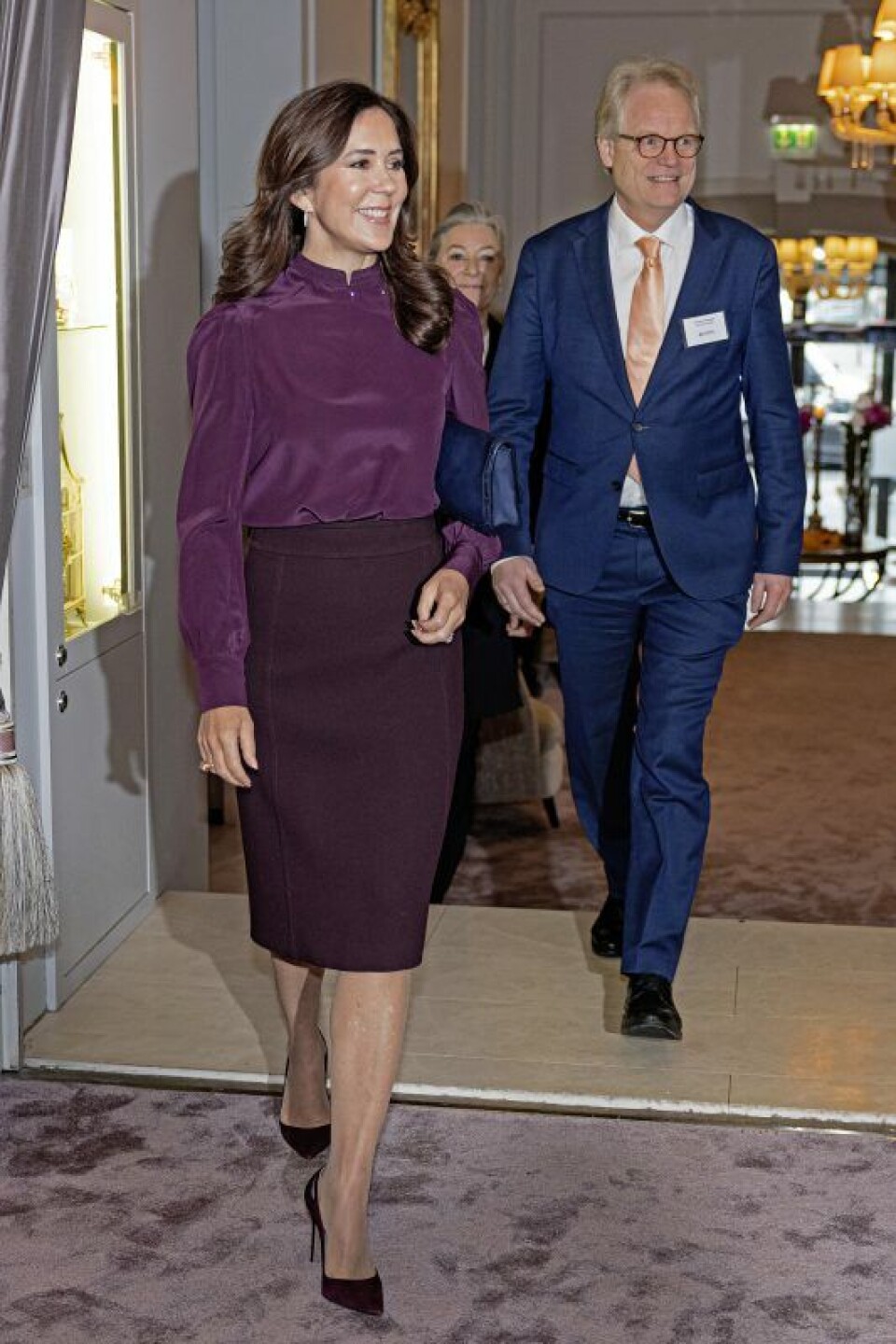 Kronprinsessen, der var i et lilla sæt, blev ledsaget af Hjerteforeningen og Børnehjertefondens formand, overlæge Christian Hassager. (Foto: Klaus Bo Christensen) Kronprinsessen, der var i et lilla sæt, blev ledsaget af Hjerteforeningen og Børnehjertefondens formand, overlæge Christian Hassager. (Foto: Klaus Bo Christensen)