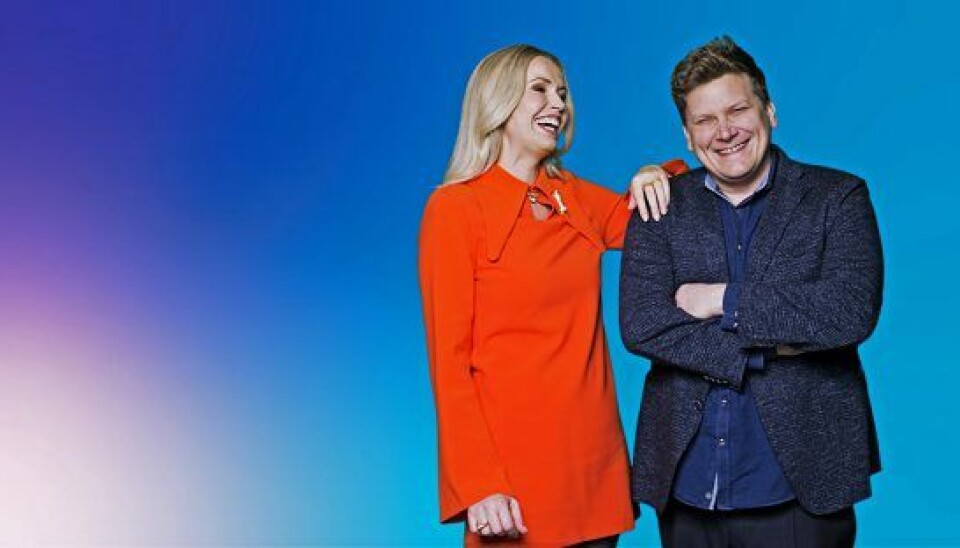 Tina Müller, 45, og Heino Hansen, 38, bliver aftenens værter. (Foto: DR) Tina Müller, 45, og Heino Hansen, 38, bliver aftenens værter. (Foto: DR)