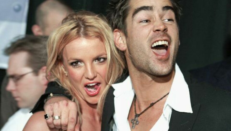 Der var fart på Colin Farrell og Britney Spears, da de to kortvarigt datede i starten af 2003. Ni måneder efter blev skuespilleren far for første gang – dog til Kim Bordenaves førstefødte. (Foto: Kevin Winter/Getty Images)