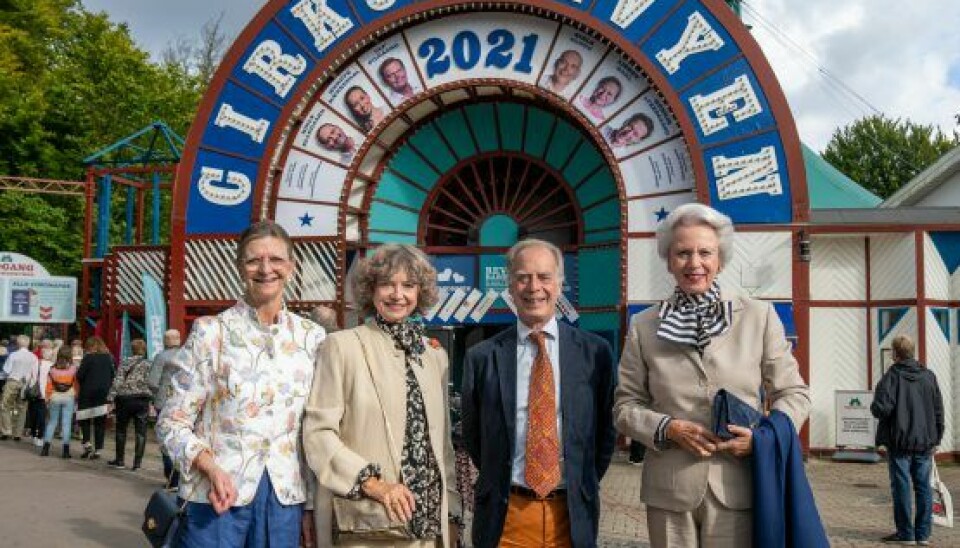 Prinsesse Benedikte, 78, gæstede i 2021 Cirkusrevyen sammen med venneparret Joen Bille, 78, og Bente Scavenius, 78, samt hofdamen, Anne Dorthe Iuel, 72. (Foto: Henrik Petit)