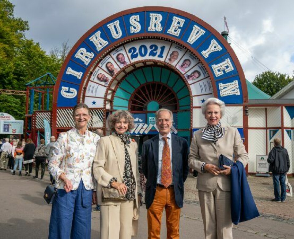 Prinsesse Benedikte, 78, gæstede i 2021 Cirkusrevyen sammen med venneparret Joen Bille, 78, og Bente Scavenius, 78, samt hofdamen, Anne Dorthe Iuel, 72. (Foto: Henrik Petit)