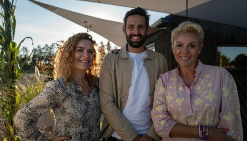 Indretningsekspert Camilla Kjems og tømrermester Patrick Bentsen og vært Lene Beier (Foto: Simon Grossert Linnemann/TV 2) Indretningsekspert Camilla Kjems og tømrermester Patrick Bentsen og vært Lene Beier (Foto: Simon Grossert Linnemann/TV 2)