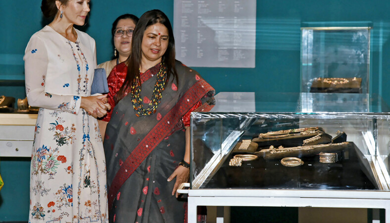 På Nationalmuseet
i New Delhi åbnede
kronprinsparret en
sølvudstilling med
mere end 250 værker.
Udstillingen er skabt i
samarbejde med
Museum Kolding.