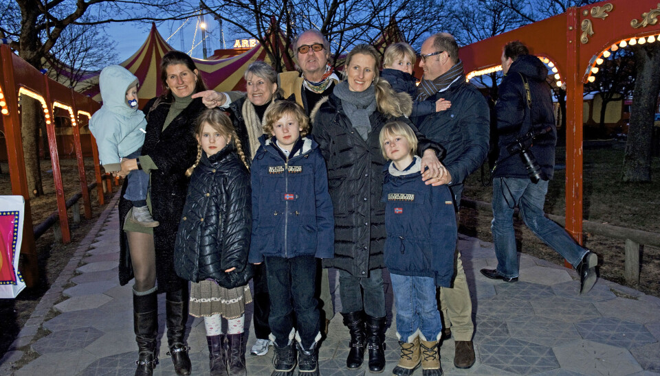 En af de sidste gange KOL-ramte Margit
Brandt havde kræfter til at gå offentligt ud
med familien var til Cirkus Arenas premiere
i marts 2011. Hun døde i oktober samme år. En af de sidste gange KOL-ramte Margit
Brandt havde kræfter til at gå offentligt ud
med familien var til Cirkus Arenas premiere
i marts 2011. Hun døde i oktober samme år.